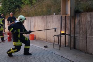 heißes Fett nie mit Wasser löschen